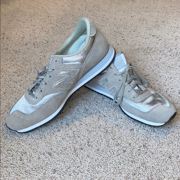 New Balance Tennis Shoes Nude - Picture 1 of 4